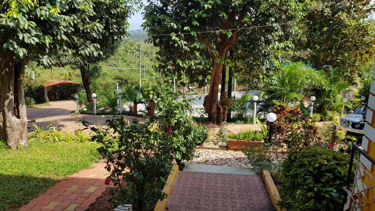 Cozywoods Hill Resort Banastarim Buitenkant foto